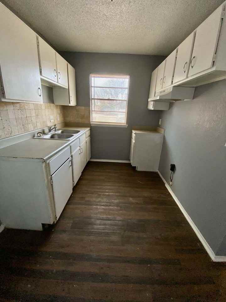 1924 16th St - Photo 3 of 12