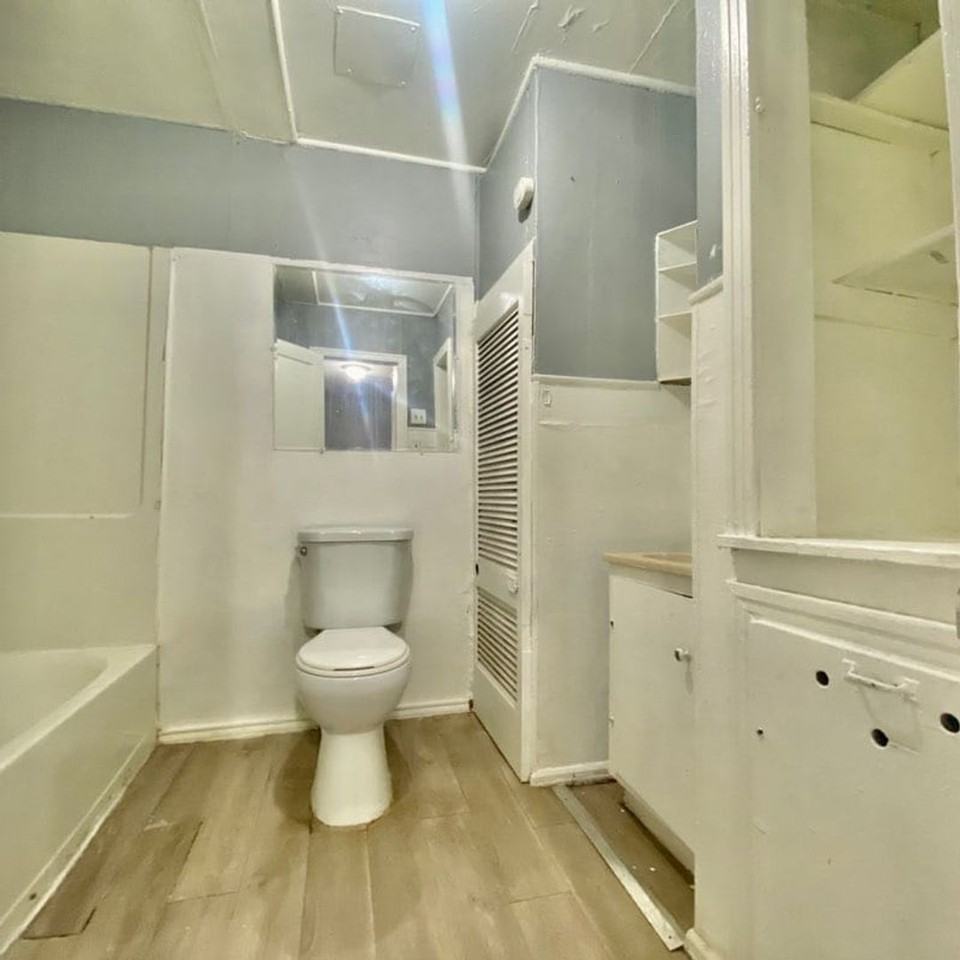 605 37th St - Photo 4 of 10