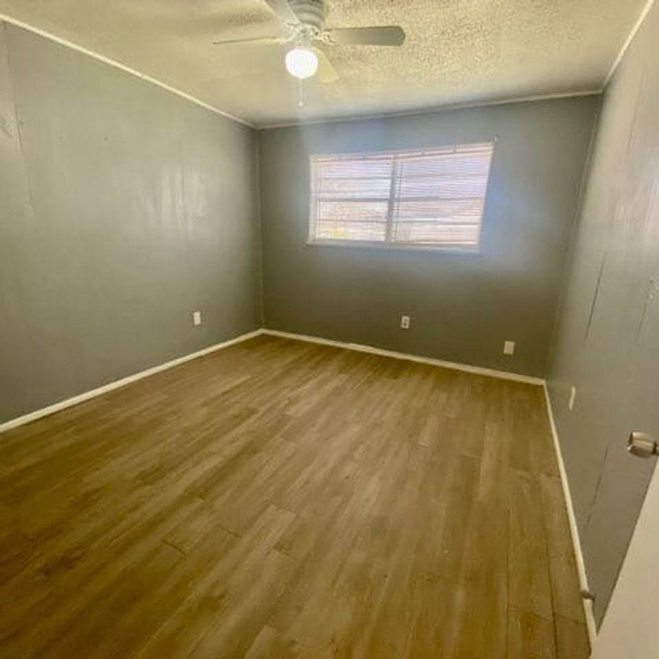 605 37th St - Photo 6 of 10