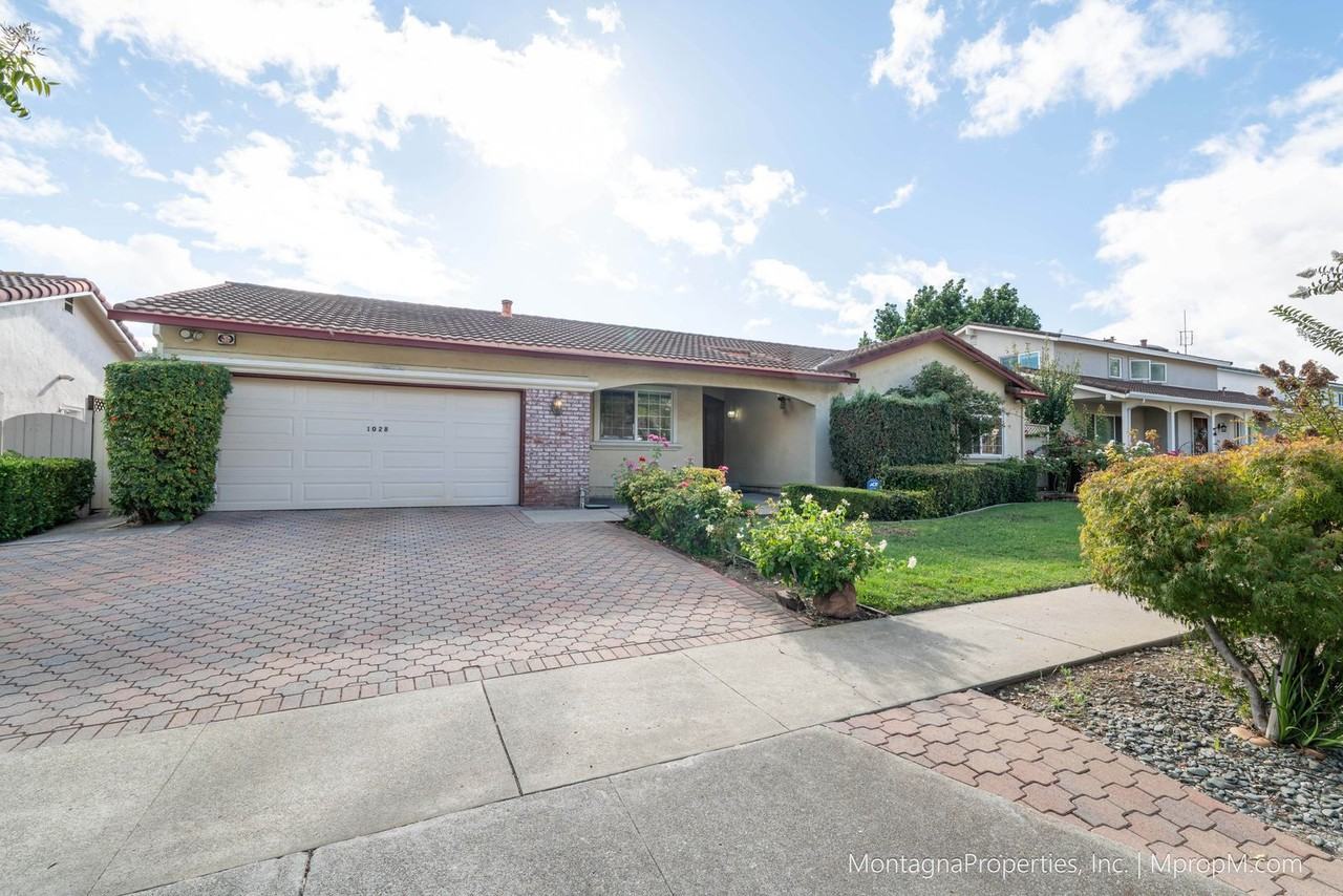 1028 Tulipan Dr - Photo 2 of 23