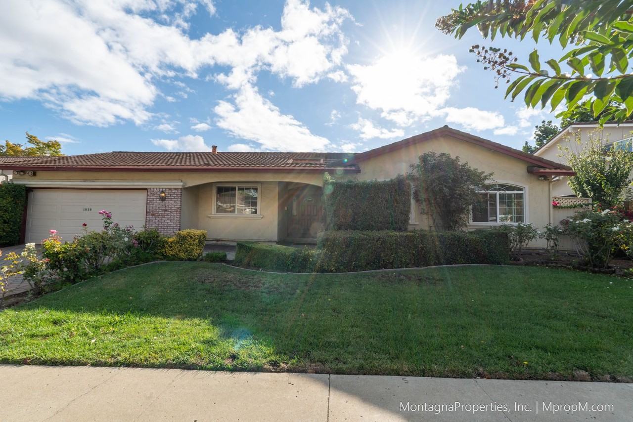 1028 Tulipan Dr - Photo 3 of 23