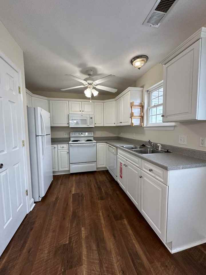 106 12th Street - Photo 6 of 11