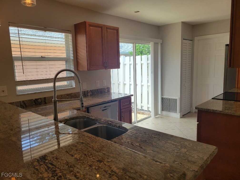 14807 Crooked Pond Ct - Photo 7 of 23