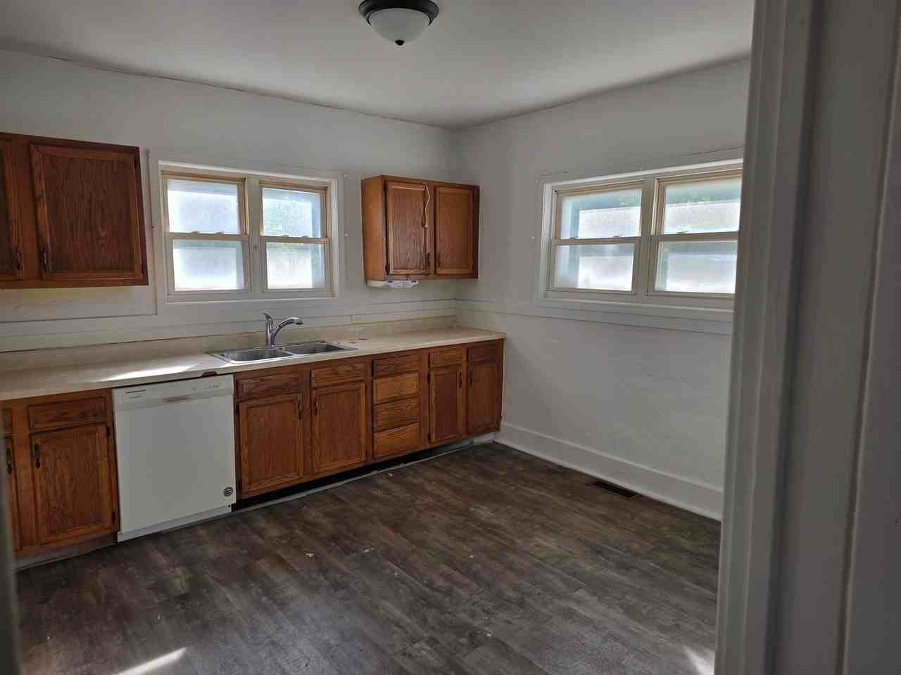 3044 E Carpenter St - Photo 2 of 6