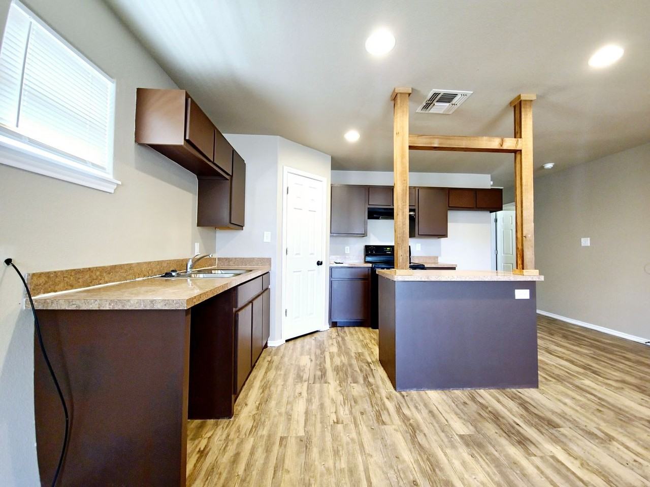 715 East Tulane Street #1 - Photo 4 of 10