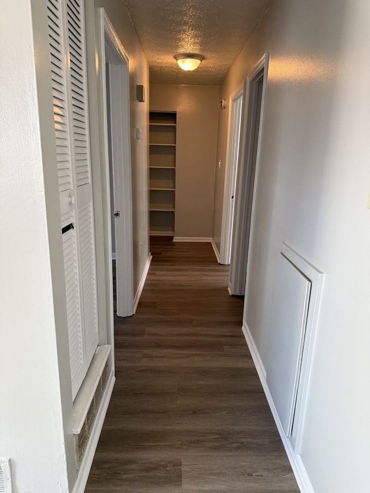 107 S Robinhood Dr - Photo 4 of 10