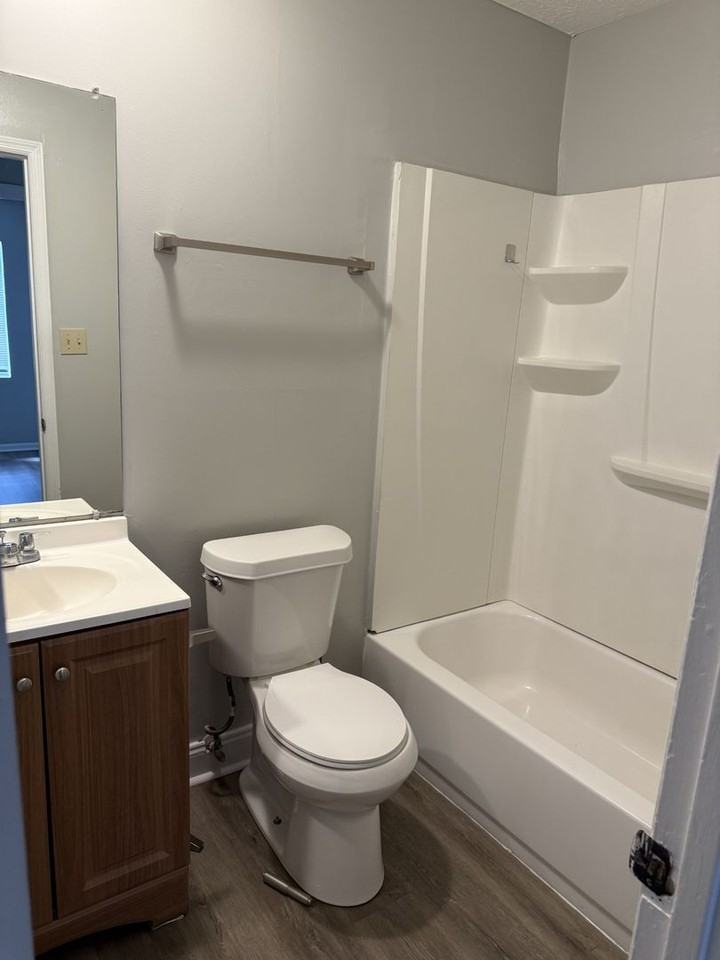 107 S Robinhood Dr - Photo 5 of 10