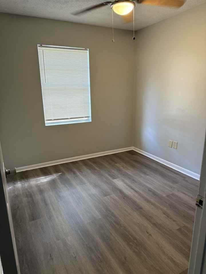 107 S Robinhood Dr - Photo 6 of 10