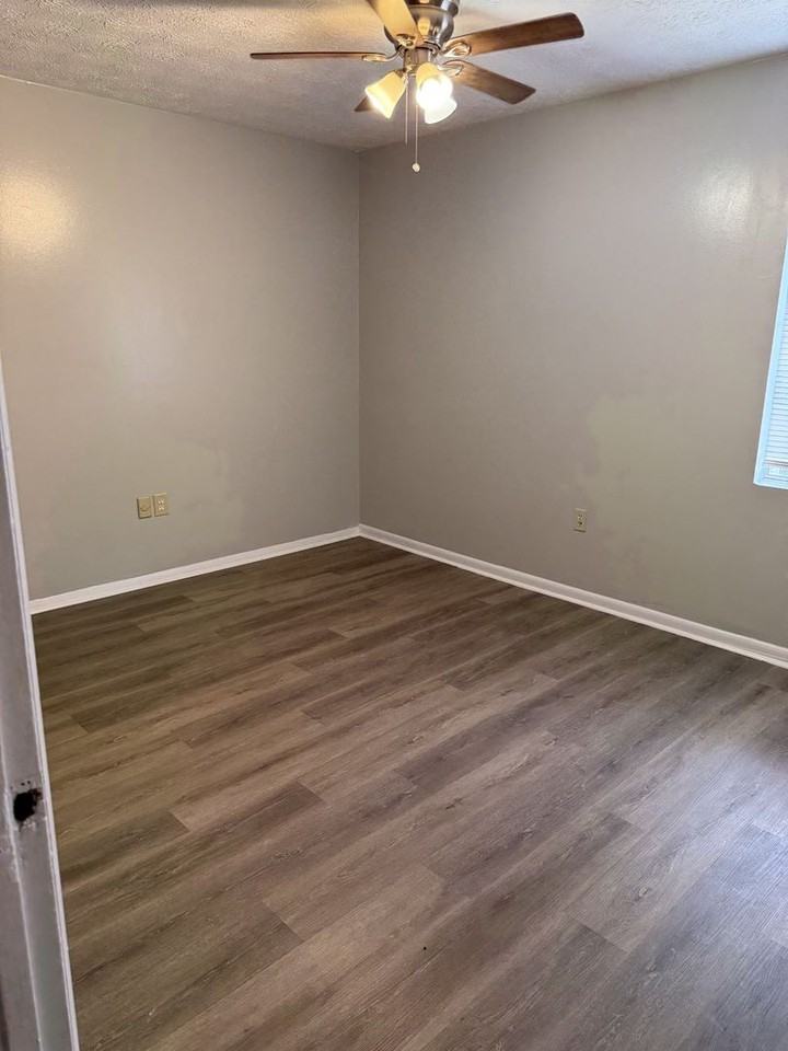 107 S Robinhood Dr - Photo 7 of 10