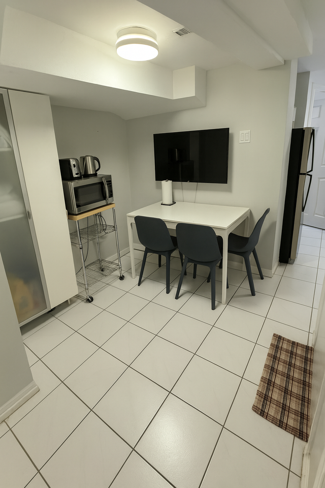 1077 Dufferin Street - Photo 3 of 14