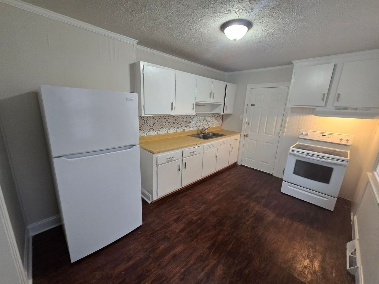 1411 Central Ave - Photo 2 of 4