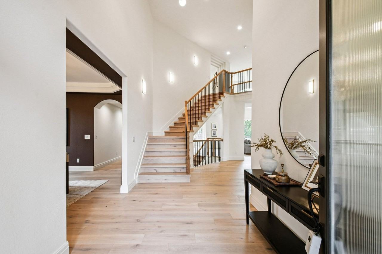 9 Covington Dr - Photo 3 of 38