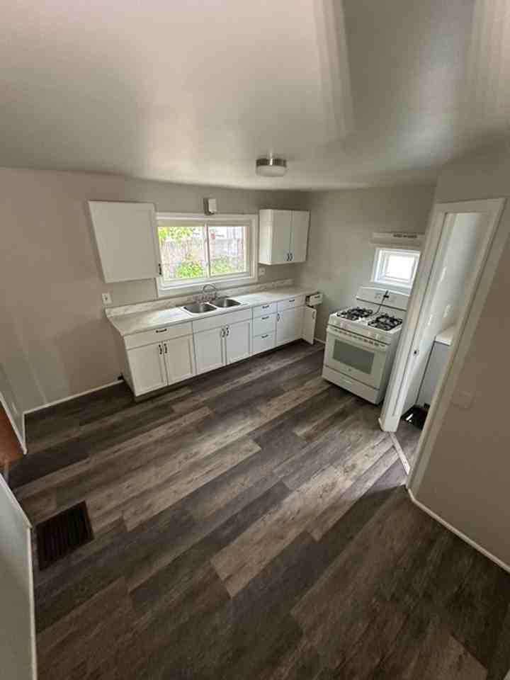 959 Jay St - Photo 3 of 13