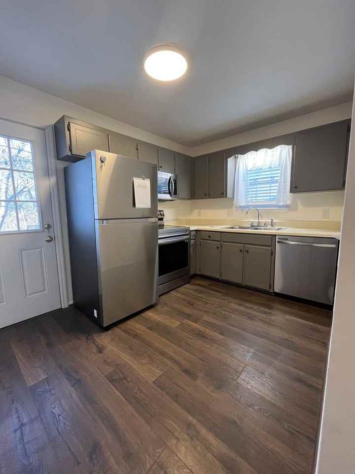 292 Donna Dr Apt D - Photo 6 of 17