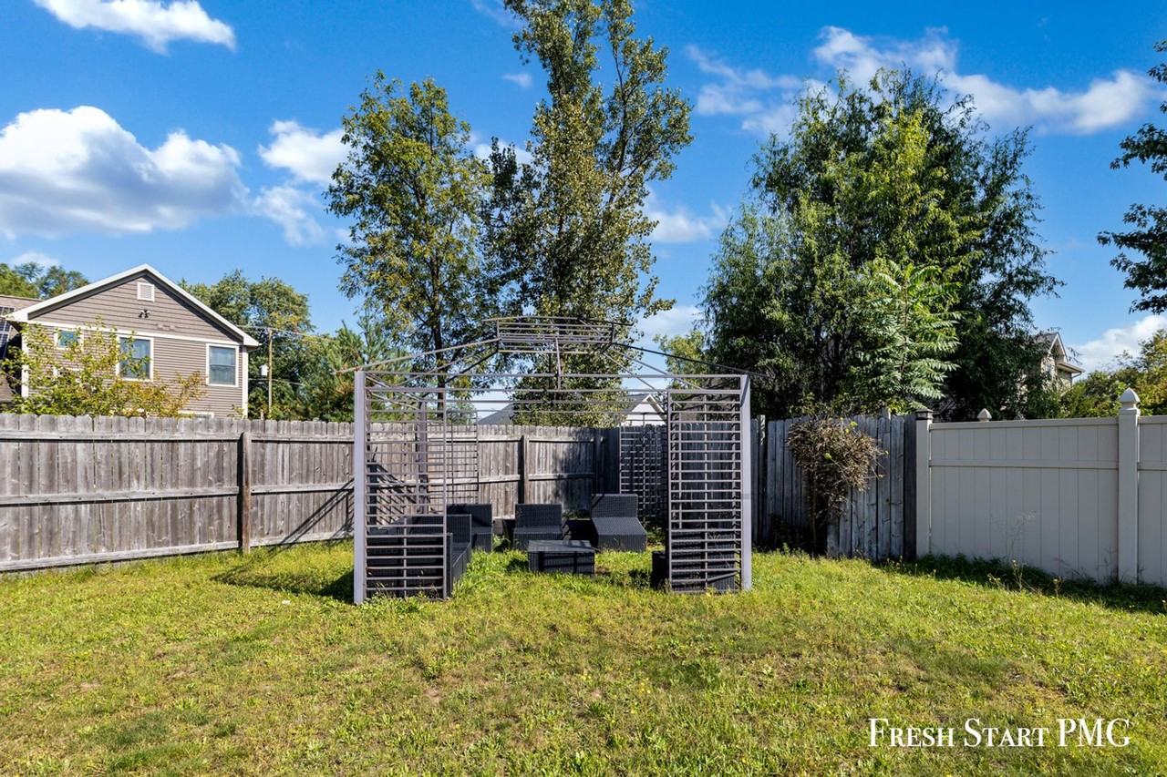 611 Marketplace Blvd - Photo 3 of 37