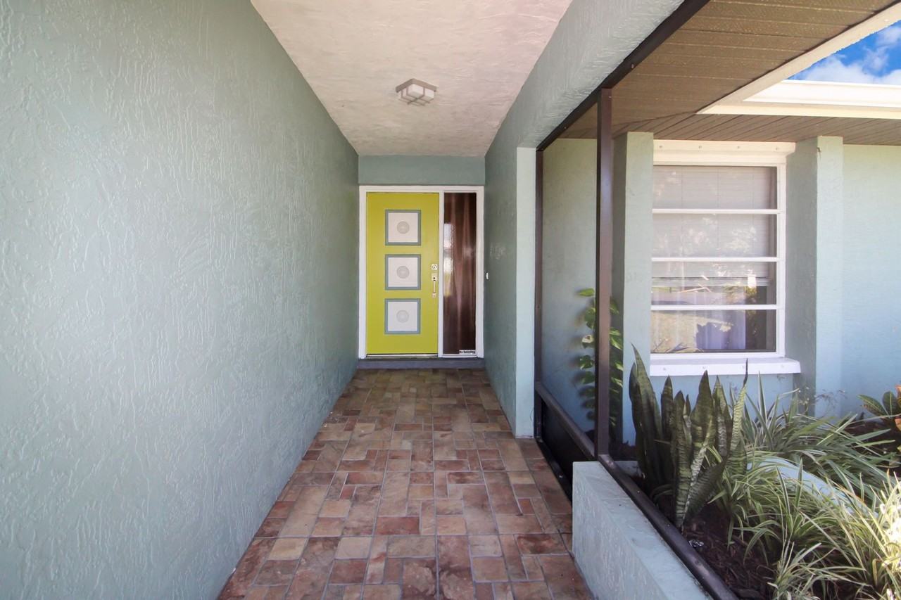 111 Abalone Rd - Photo 3 of 19