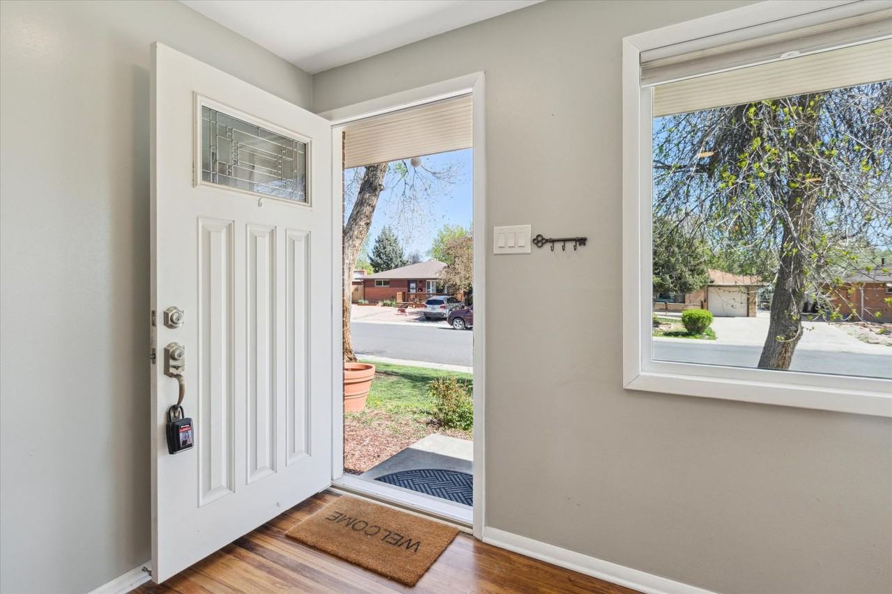 269 Beryl Way - Photo 3 of 38
