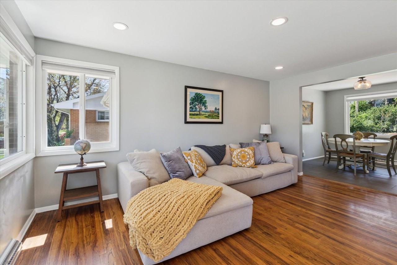 269 Beryl Way - Photo 4 of 38