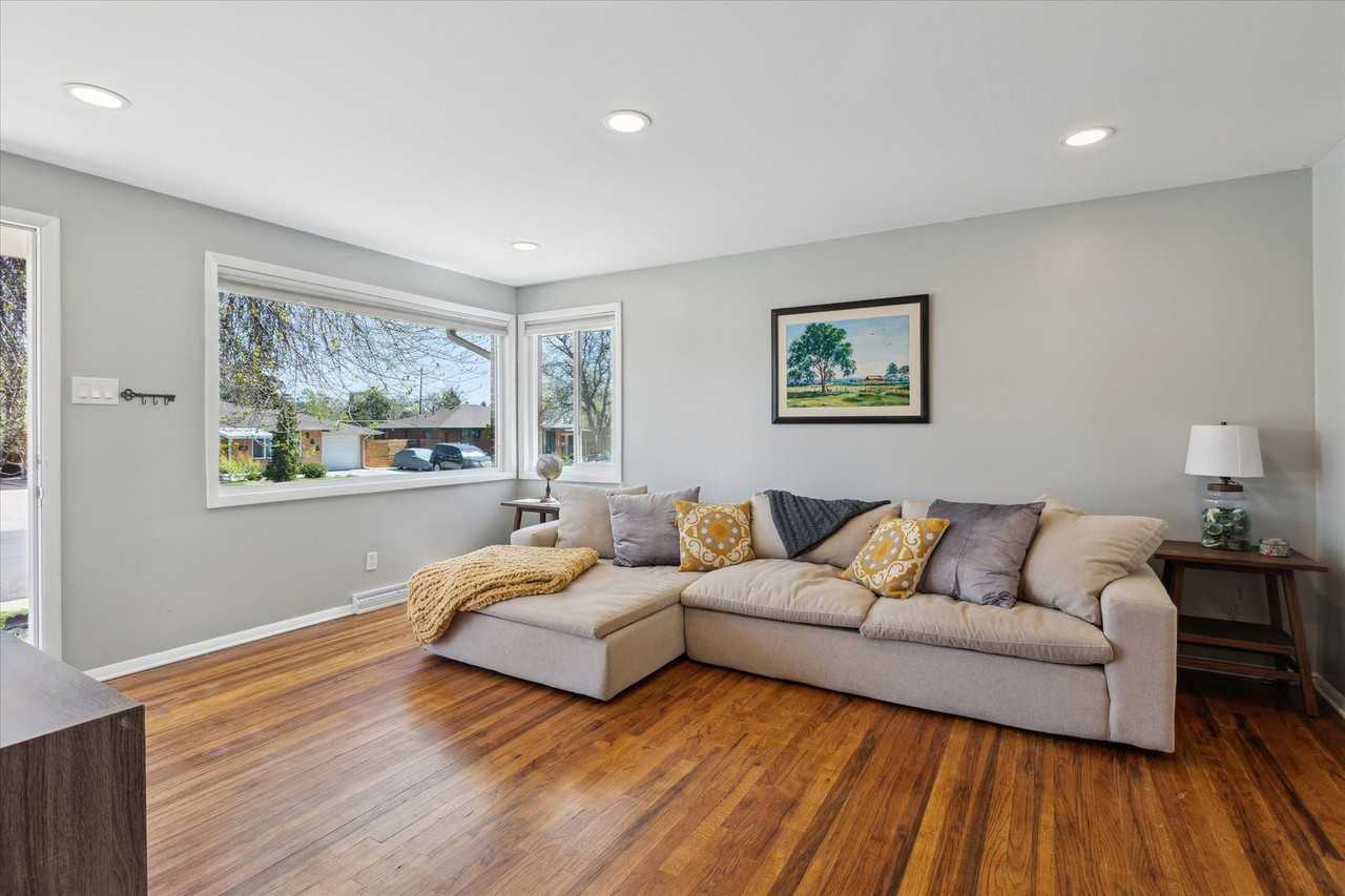 269 Beryl Way - Photo 6 of 38