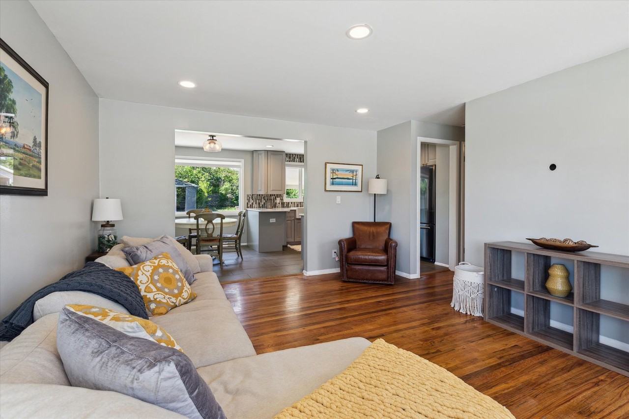 269 Beryl Way - Photo 7 of 38