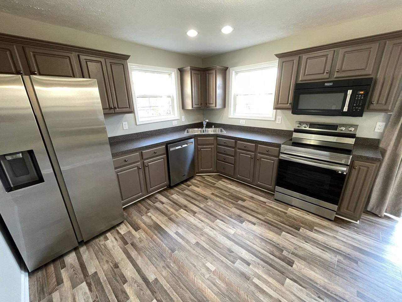 4974 Bell Ave - Photo 3 of 22