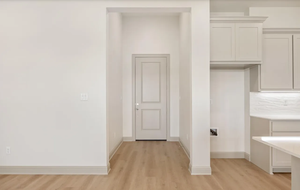 382 382 Mary Cir - Photo 2 of 27