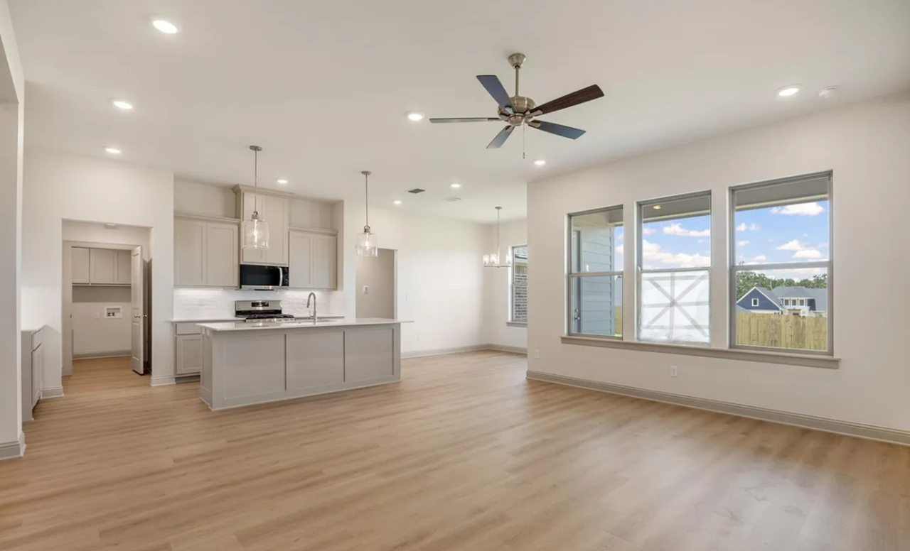 382 Mary Cir - Photo 5 of 27