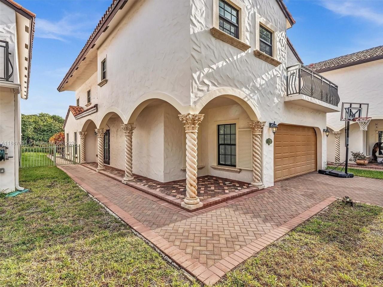 2901 Hidden Harbor Court - Photo 5 of 37