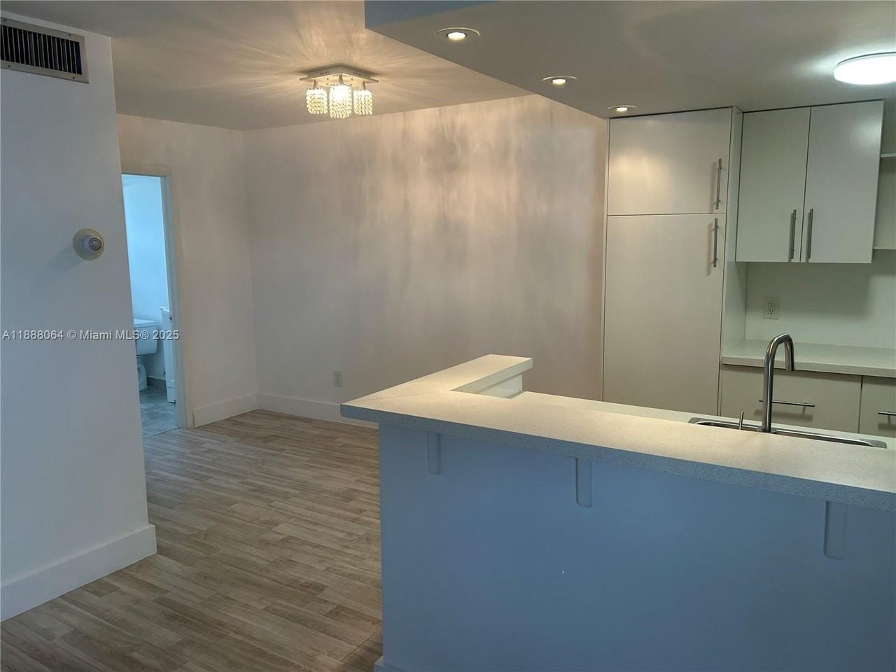 1230 Ne 139th St #407 - Photo 5 of 10