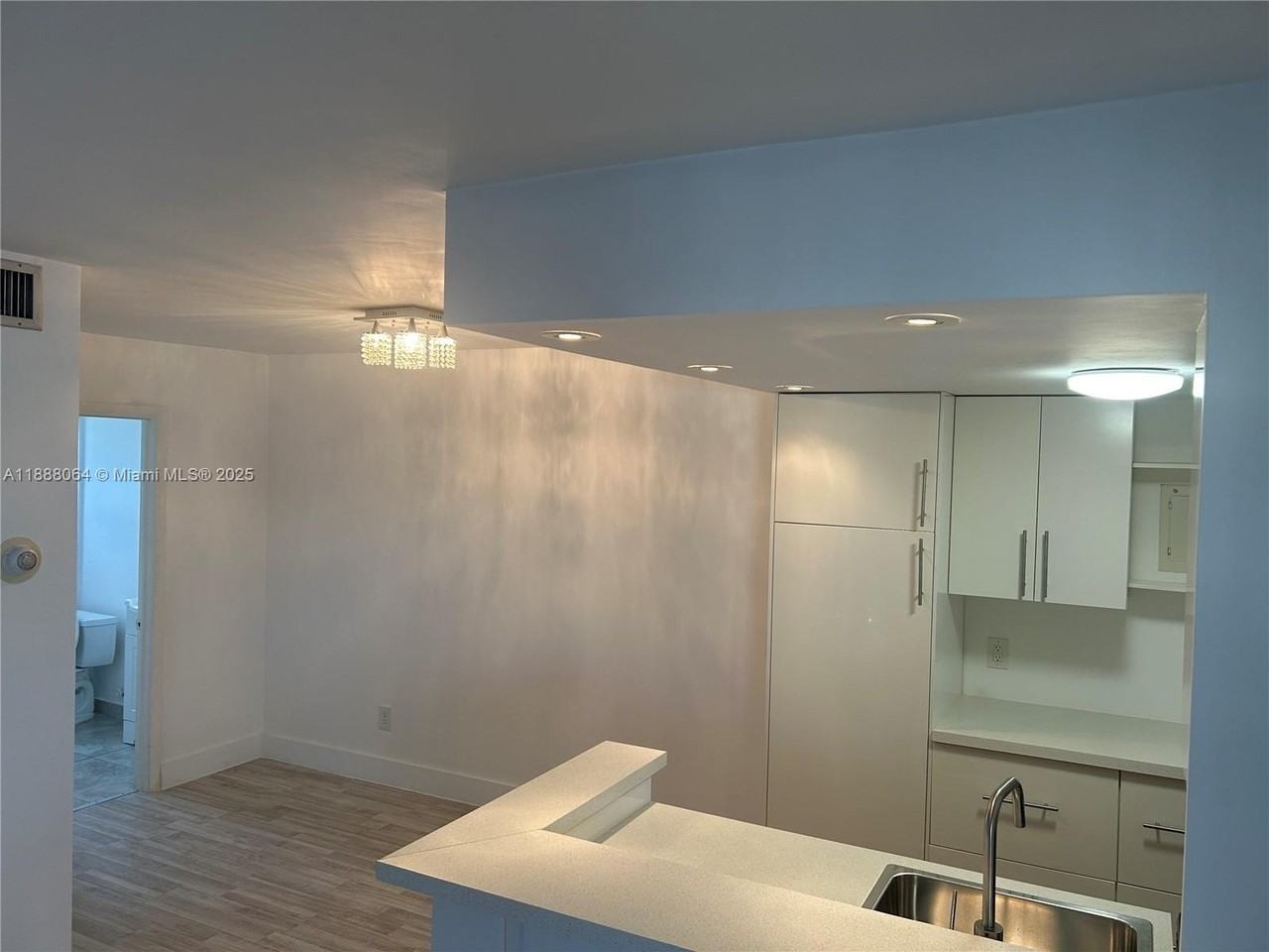 1230 Ne 139th St #407 - Photo 6 of 10