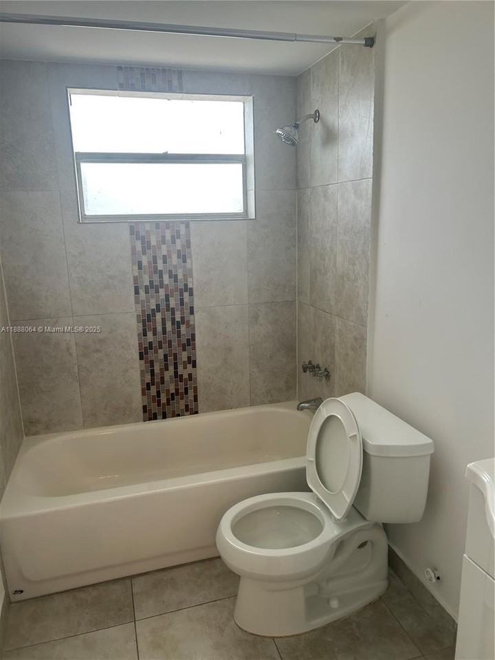 1230 Ne 139th St #407 - Photo 7 of 10