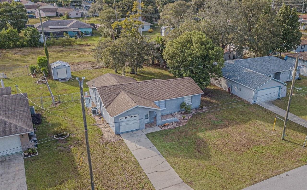 1529 Larkin Rd - Photo 6 of 37