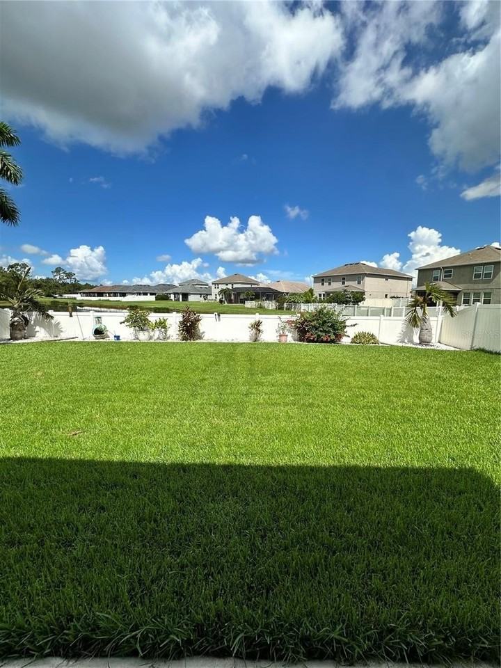 7823 110th Ave E - Photo 5 of 22