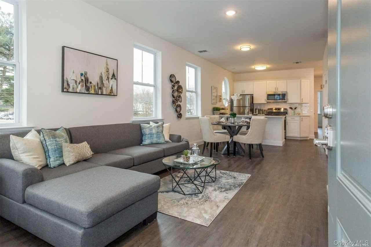 1046 New York Ave #14 - Photo 4 of 23