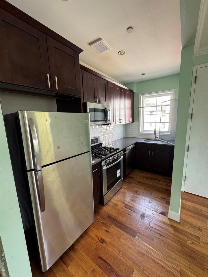 13814 Brookville Blvd - Photo 2 of 8