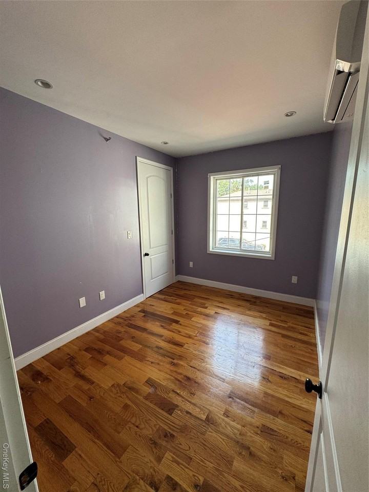 13814 Brookville Blvd - Photo 3 of 8