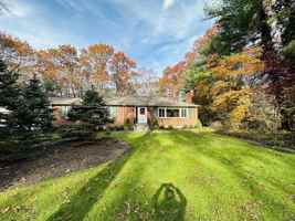 featured image of 5 Crest Dr W