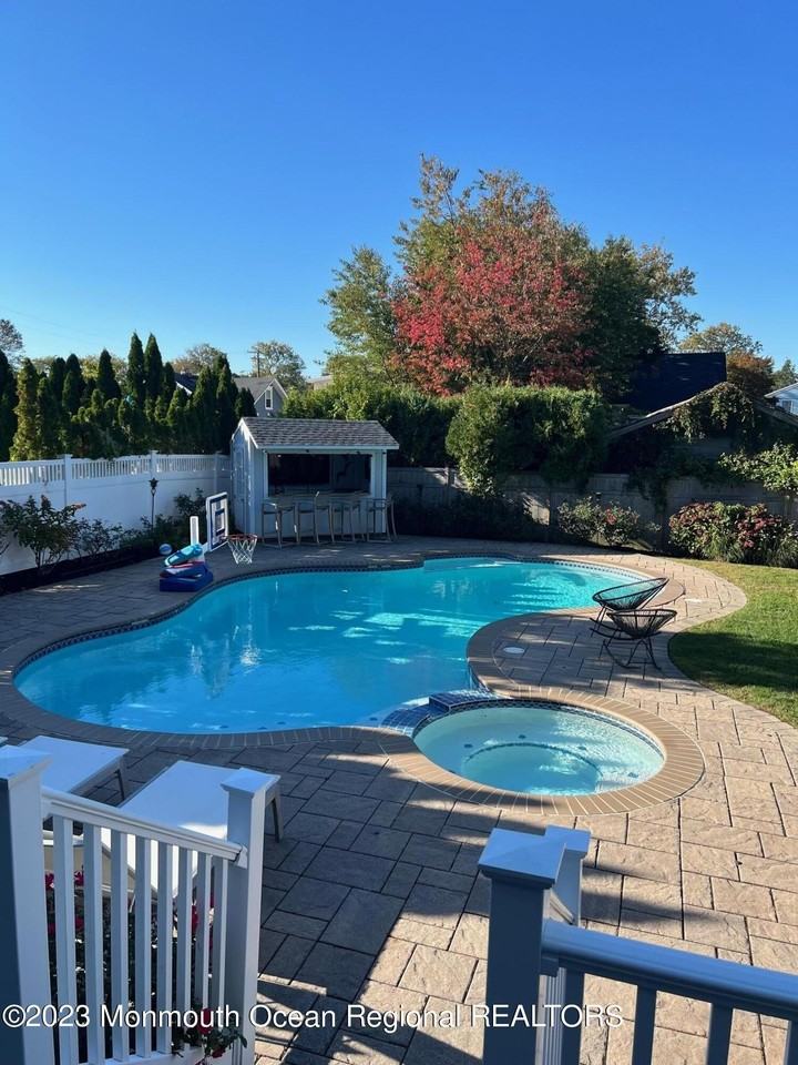 89 Mclean Ave - Photo 3 of 38