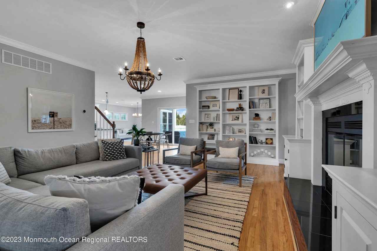 89 Mclean Ave - Photo 5 of 38