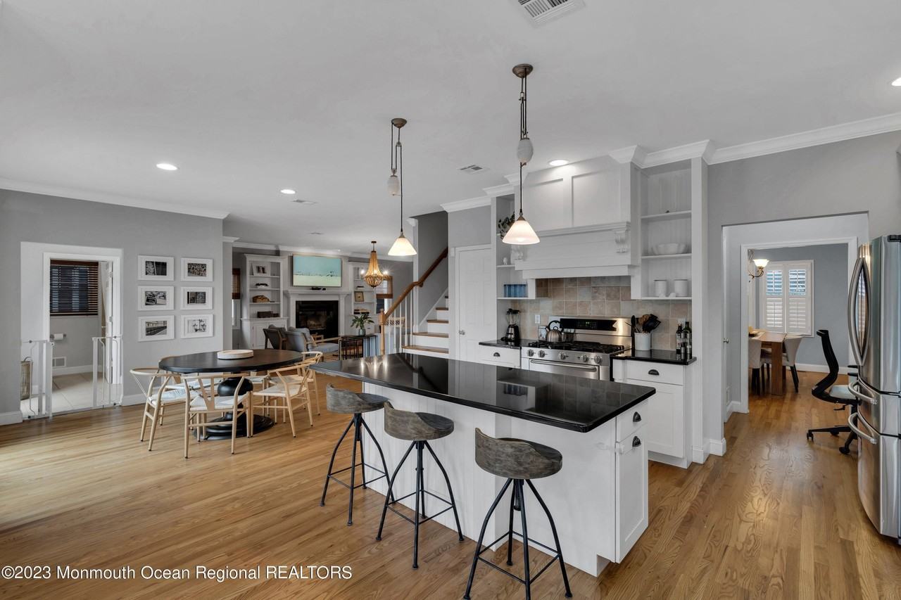 89 Mclean Ave - Photo 6 of 38