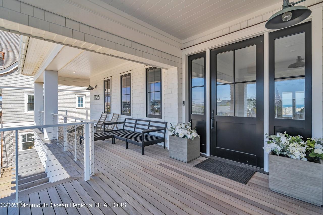 1125 Ocean Ave - Photo 3 of 50