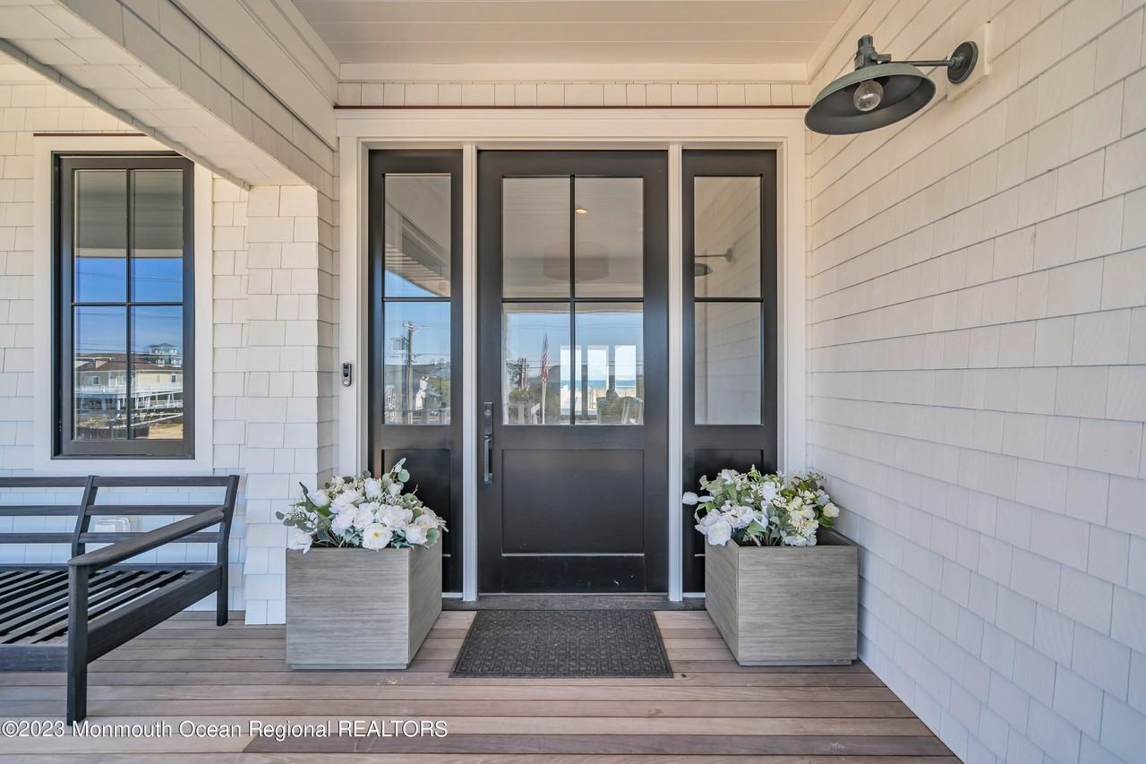 1125 Ocean Ave - Photo 4 of 50