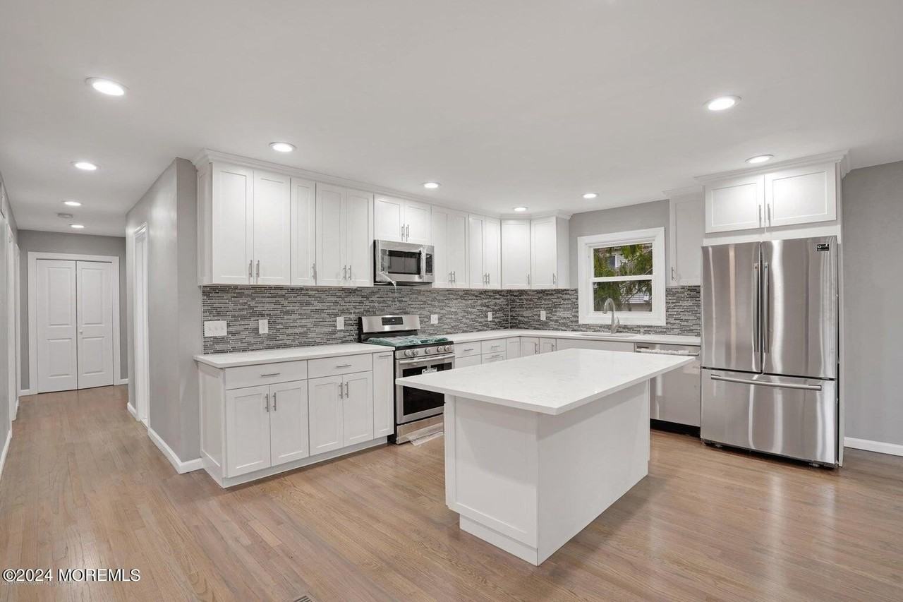 280 Oakley Ave - Photo 2 of 14