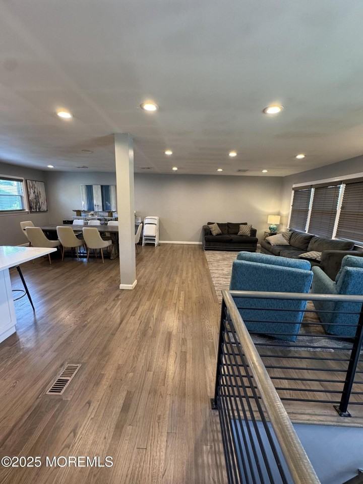 280 Oakley Ave - Photo 3 of 14