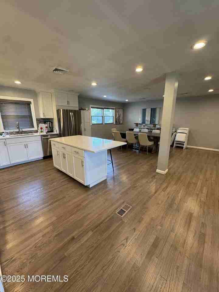 280 Oakley Ave - Photo 4 of 14