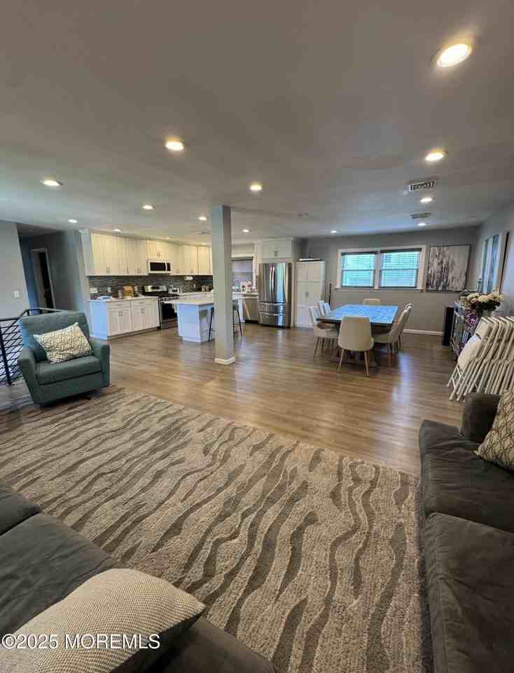 280 Oakley Ave - Photo 5 of 14