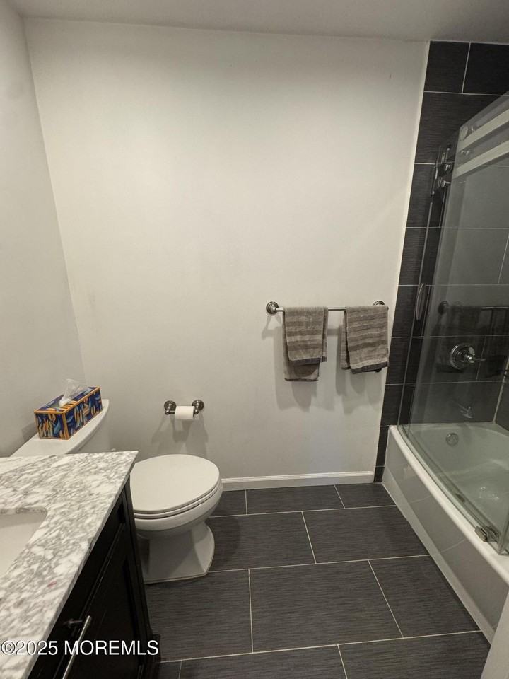 280 Oakley Ave - Photo 7 of 14