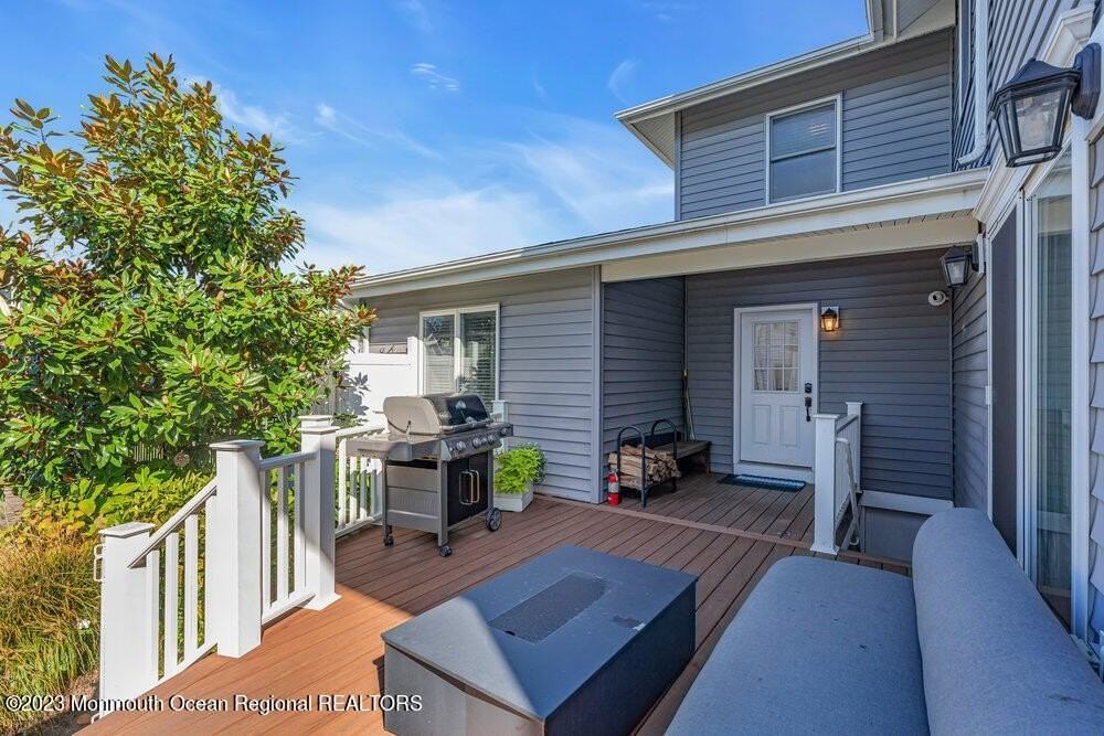 1609 Ocean Ave - Photo 4 of 30