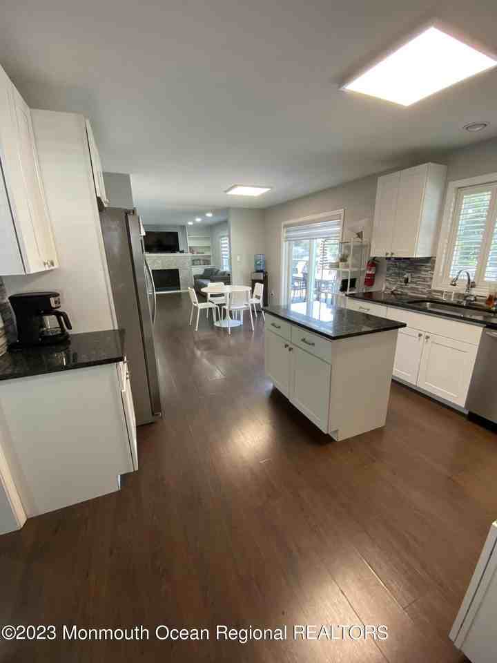 511 W Park Ave - Photo 5 of 26