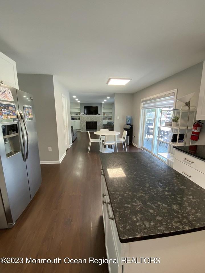 511 W Park Ave - Photo 6 of 26